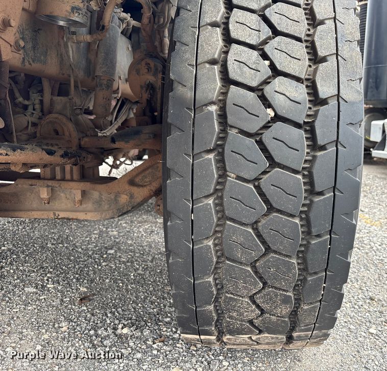 image for item YA1908 2024 Kenworth T880 hydrovac truck