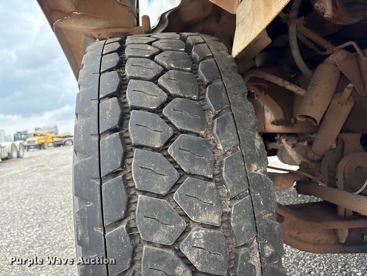 image for item YA1908 2024 Kenworth T880 hydrovac truck