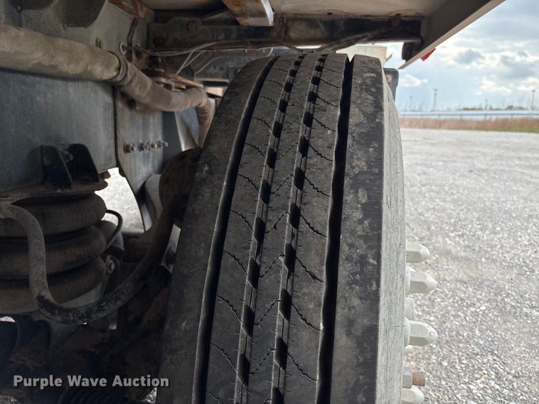 image for item YA1908 2024 Kenworth T880 hydrovac truck