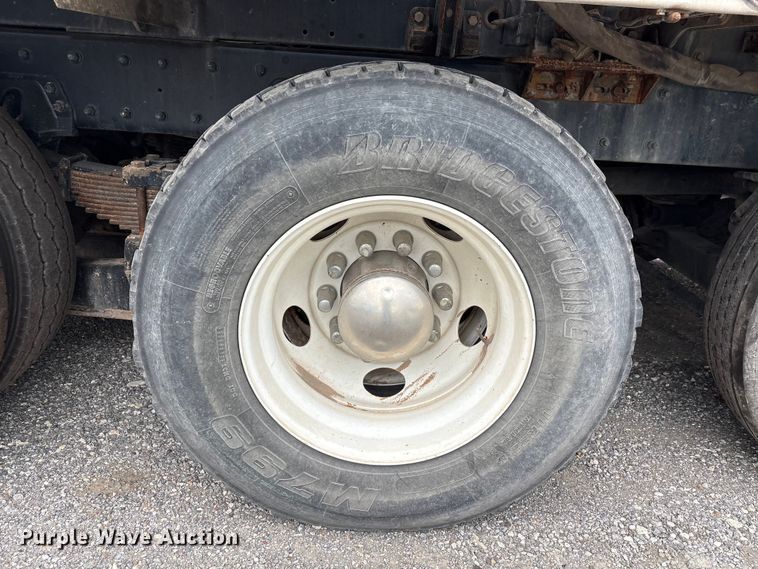 image for item YA1908 2024 Kenworth T880 hydrovac truck