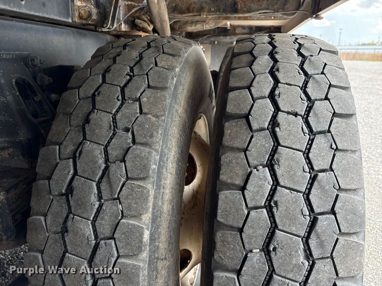 image for item YA1908 2024 Kenworth T880 hydrovac truck