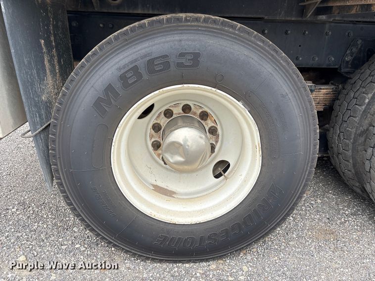 image for item YA1908 2024 Kenworth T880 hydrovac truck