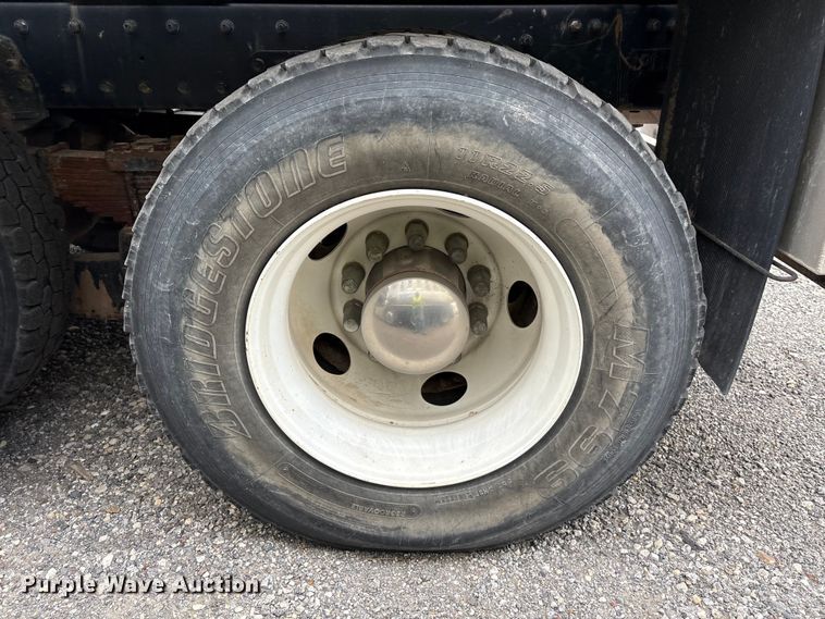 image for item YA1908 2024 Kenworth T880 hydrovac truck