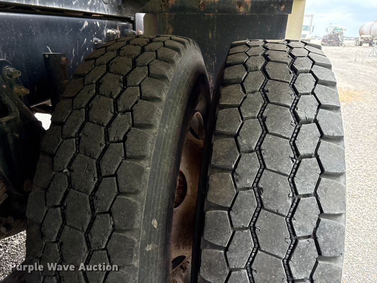 image for item YA1908 2024 Kenworth T880 hydrovac truck