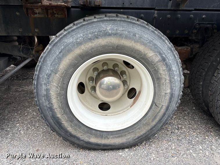 image for item YA1908 2024 Kenworth T880 hydrovac truck