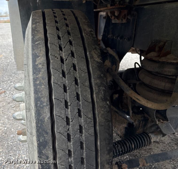 image for item YA1908 2024 Kenworth T880 hydrovac truck