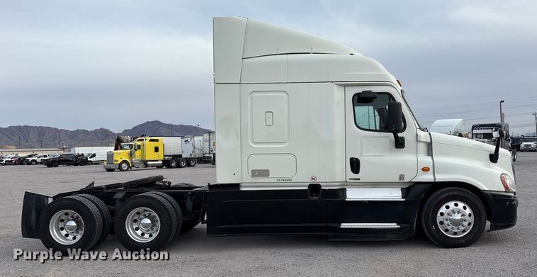 CAMIóN CAMAROTE 2015 FREIGHTLINER