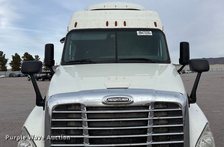 image for item YA1917 2015 Freightliner Cascadia  semi truck