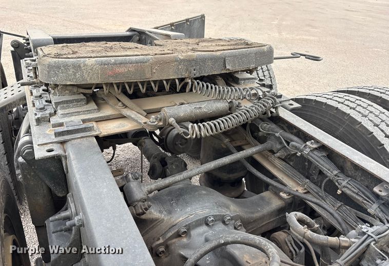 image for item YA1917 2015 Freightliner Cascadia  semi truck