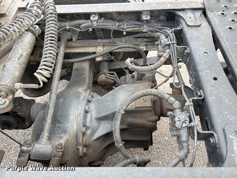 image for item YA1917 2015 Freightliner Cascadia  semi truck