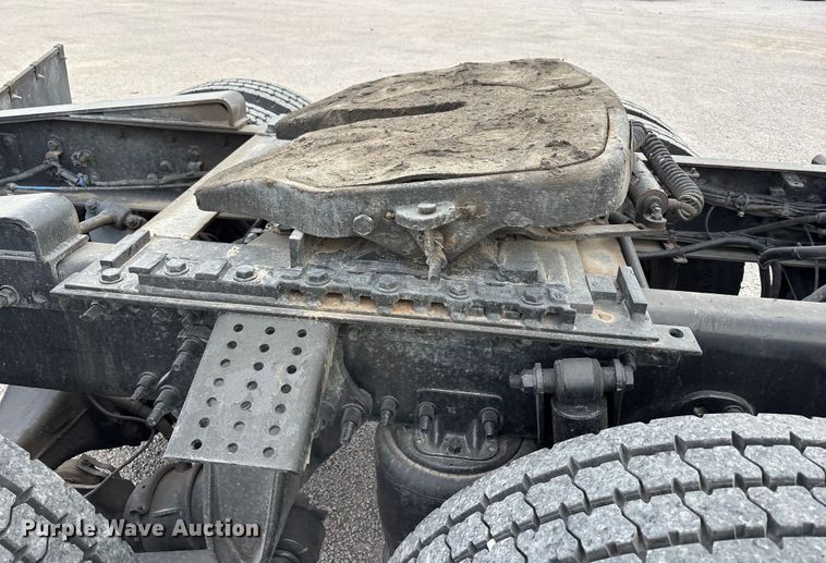 image for item YA1917 2015 Freightliner Cascadia  semi truck