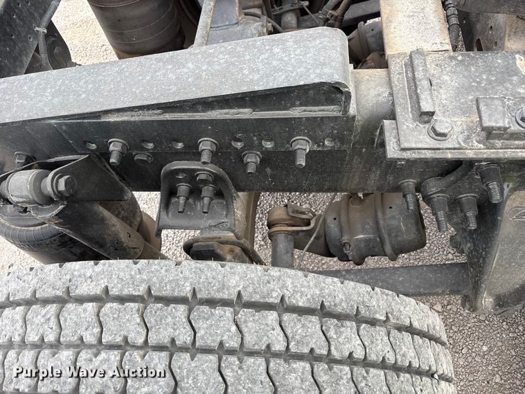 image for item YA1917 2015 Freightliner Cascadia  semi truck