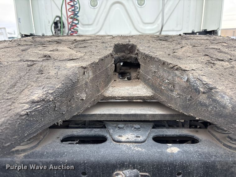 image for item YA1917 2015 Freightliner Cascadia  semi truck