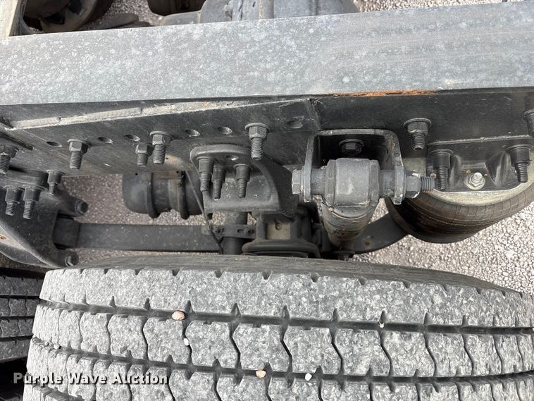 image for item YA1917 2015 Freightliner Cascadia  semi truck