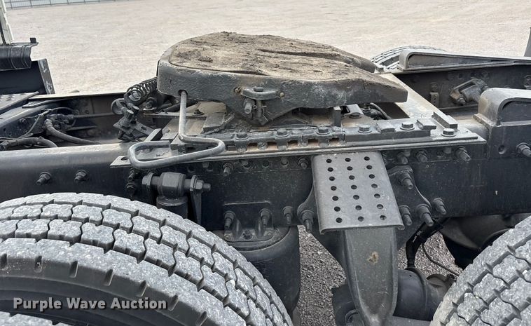 image for item YA1917 2015 Freightliner Cascadia  semi truck