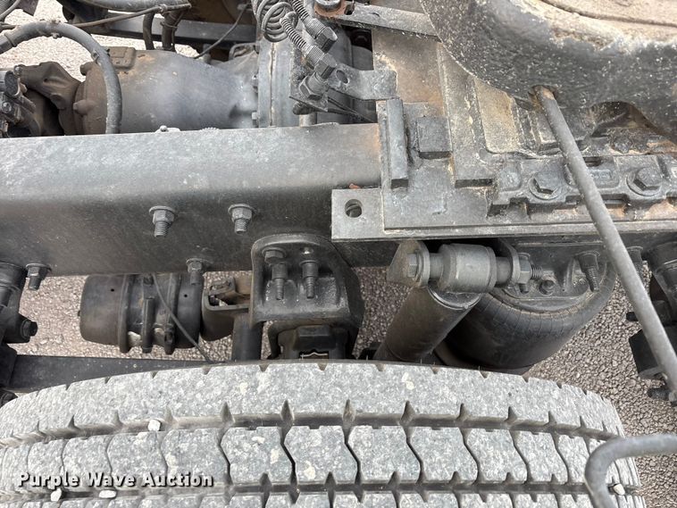 image for item YA1917 2015 Freightliner Cascadia  semi truck