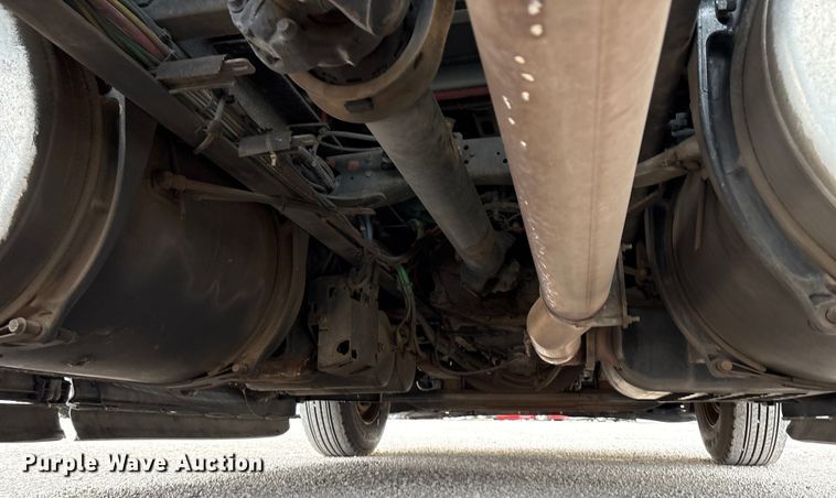 image for item YA1917 2015 Freightliner Cascadia  semi truck