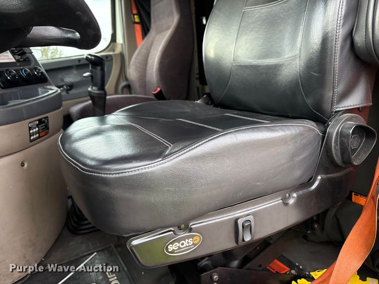 image for item YA1917 2015 Freightliner Cascadia  semi truck