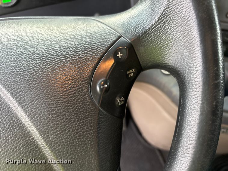 image for item YA1917 2015 Freightliner Cascadia  semi truck