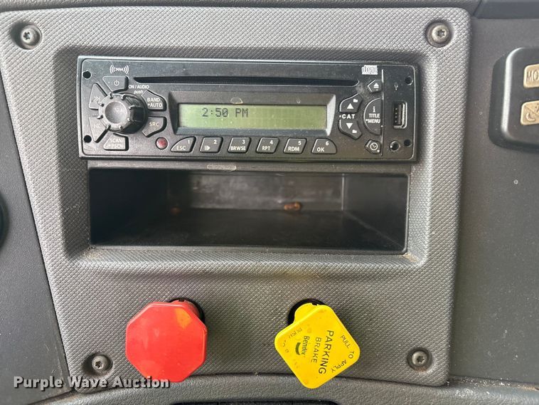 image for item YA1917 2015 Freightliner Cascadia  semi truck