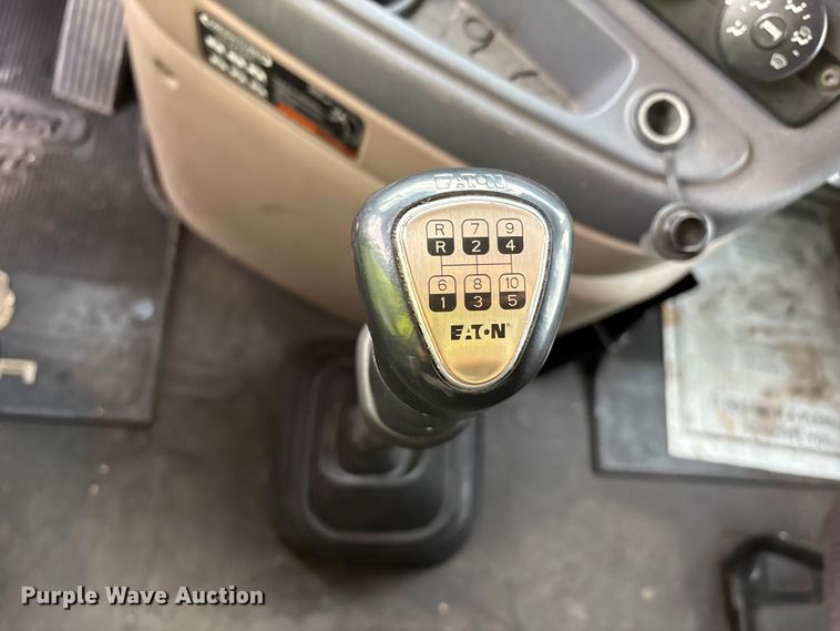 image for item YA1917 2015 Freightliner Cascadia  semi truck