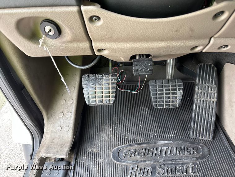 image for item YA1917 2015 Freightliner Cascadia  semi truck