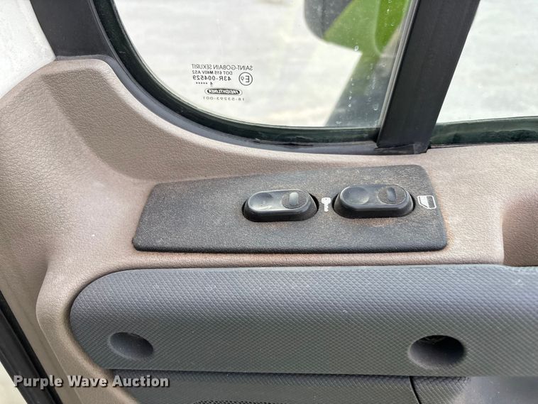 image for item YA1917 2015 Freightliner Cascadia  semi truck