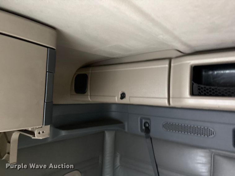 image for item YA1917 2015 Freightliner Cascadia  semi truck