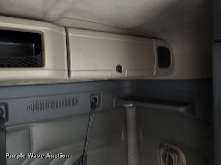 image for item YA1917 2015 Freightliner Cascadia  semi truck