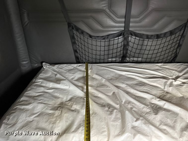 image for item YA1917 2015 Freightliner Cascadia  semi truck