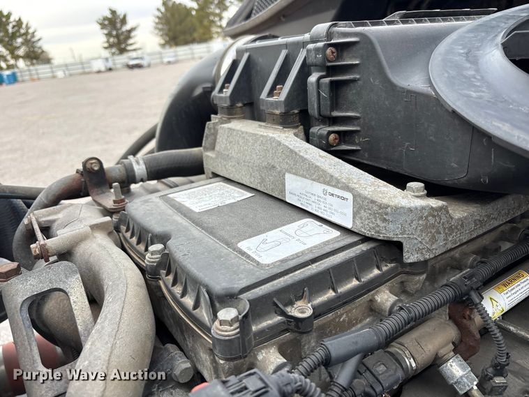 image for item YA1917 2015 Freightliner Cascadia  semi truck