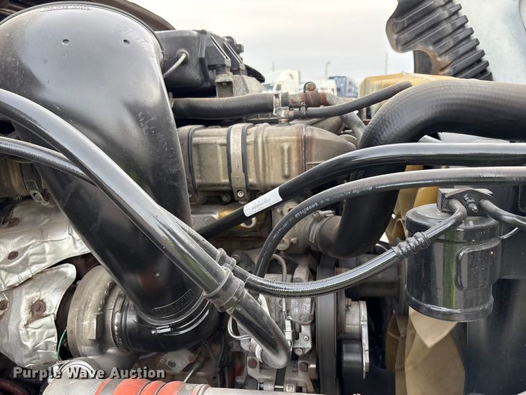 image for item YA1917 2015 Freightliner Cascadia  semi truck