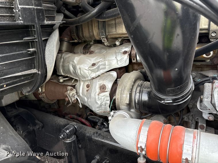 image for item YA1917 2015 Freightliner Cascadia  semi truck