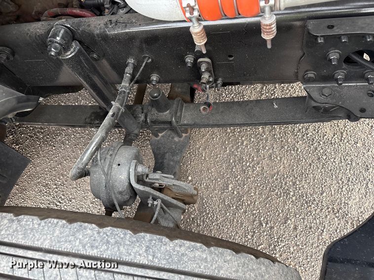 image for item YA1917 2015 Freightliner Cascadia  semi truck