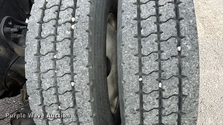 image for item YA1917 2015 Freightliner Cascadia  semi truck