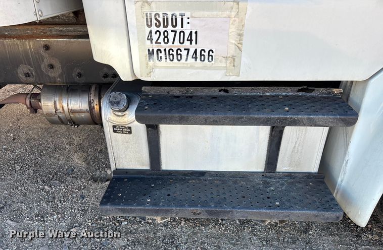 image for item YA1937 2019 Freightliner Buisness Class M2  box truck