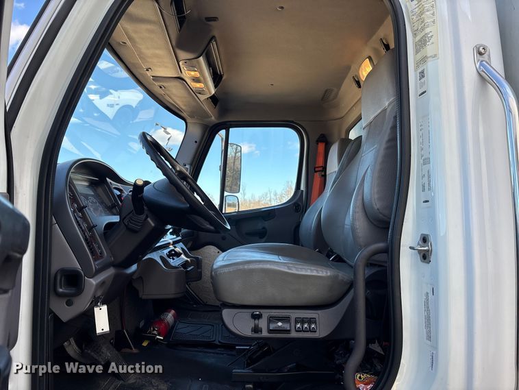 image for item YA1937 2019 Freightliner Buisness Class M2  box truck