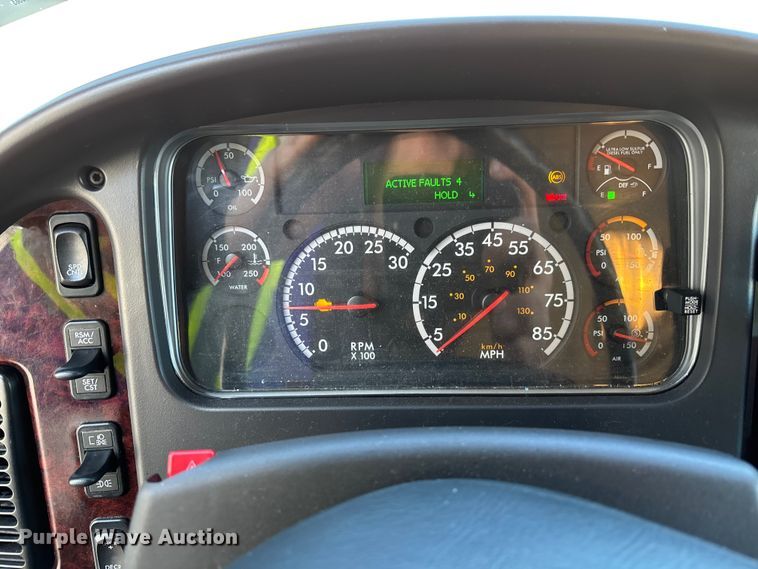 image for item YA1937 2019 Freightliner Buisness Class M2  box truck