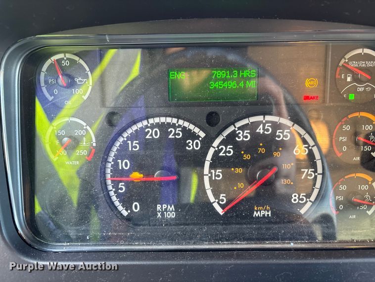 image for item YA1937 2019 Freightliner Buisness Class M2  box truck