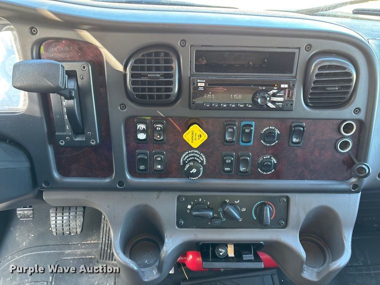 image for item YA1937 2019 Freightliner Buisness Class M2  box truck