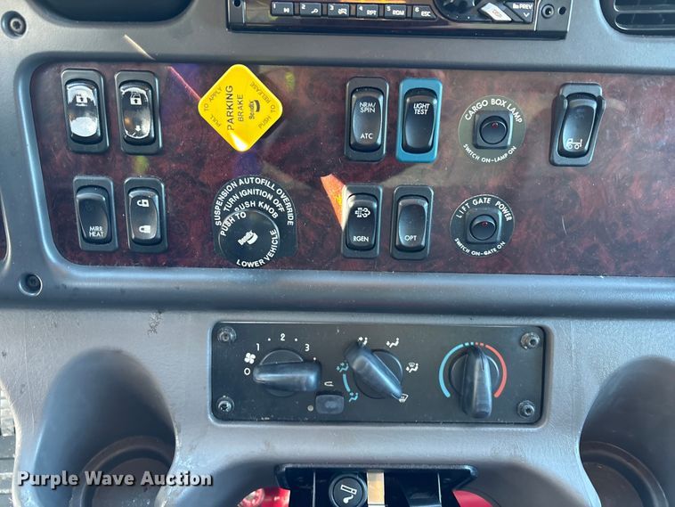 image for item YA1937 2019 Freightliner Buisness Class M2  box truck