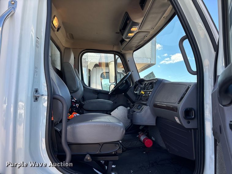 image for item YA1937 2019 Freightliner Buisness Class M2  box truck