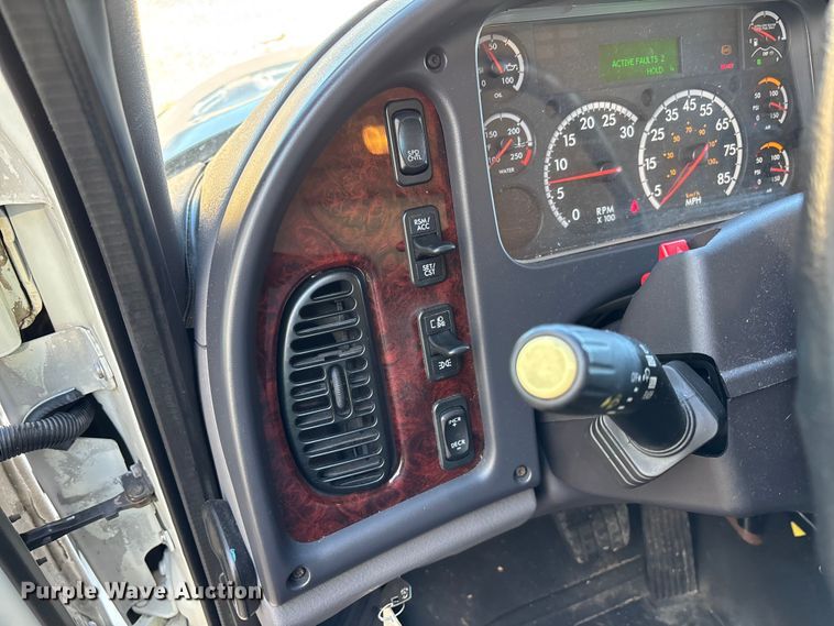 image for item YA1937 2019 Freightliner Buisness Class M2  box truck
