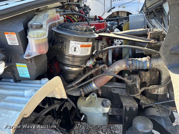 image for item YA1937 2019 Freightliner Buisness Class M2  box truck