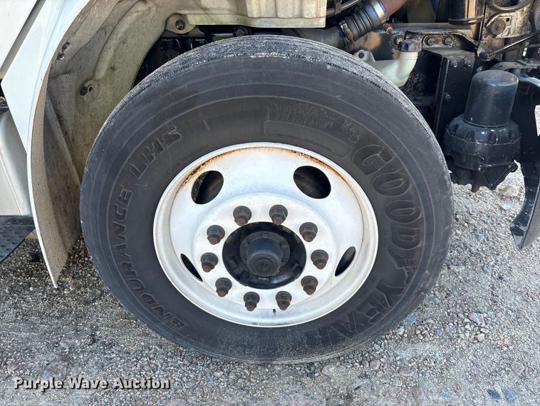 image for item YA1937 2019 Freightliner Buisness Class M2  box truck