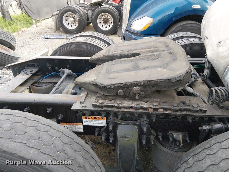 image for item YA2096 2022 Freightliner Cascadia 126 semi truck