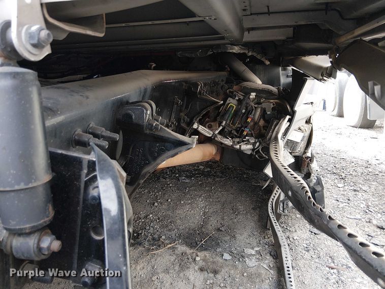 image for item YA2096 2022 Freightliner Cascadia 126 semi truck