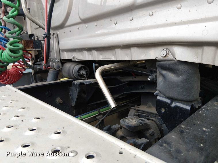 image for item YA2096 2022 Freightliner Cascadia 126 semi truck