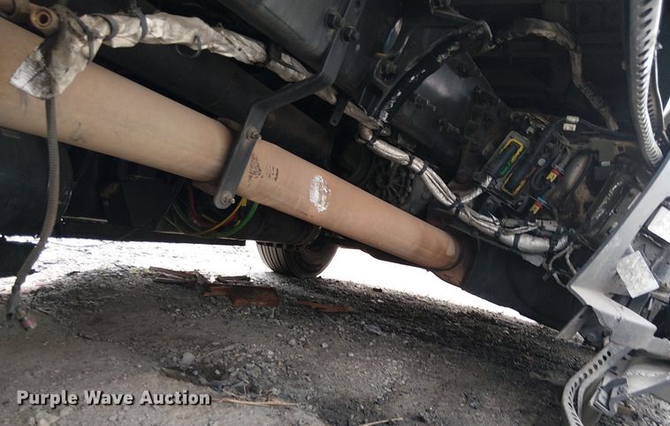 image for item YA2096 2022 Freightliner Cascadia 126 semi truck