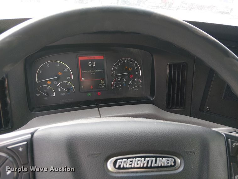 image for item YA2096 2022 Freightliner Cascadia 126 semi truck